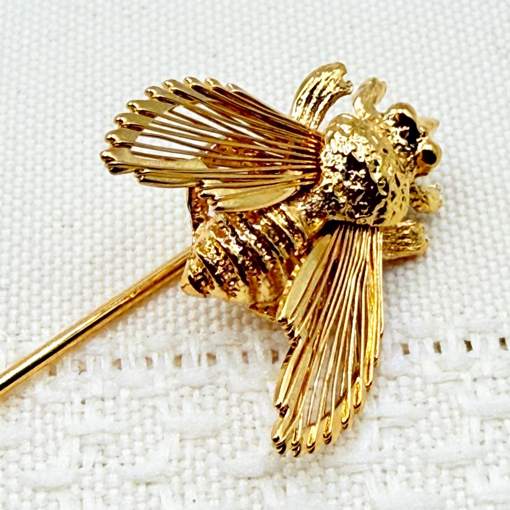 Vintage Retro MONET Gold Tone Bee Bumblebee Filigree Stick Pin